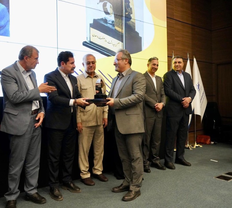 انتخاب شرکت سیمان هرمزگان بهعنوان واحد نمونه صنعتی در استان هرمزگان انتخاب شرکت سیمان هرمزگان بهعنوان واحد نمونه صنعتی در استان هرمزگان